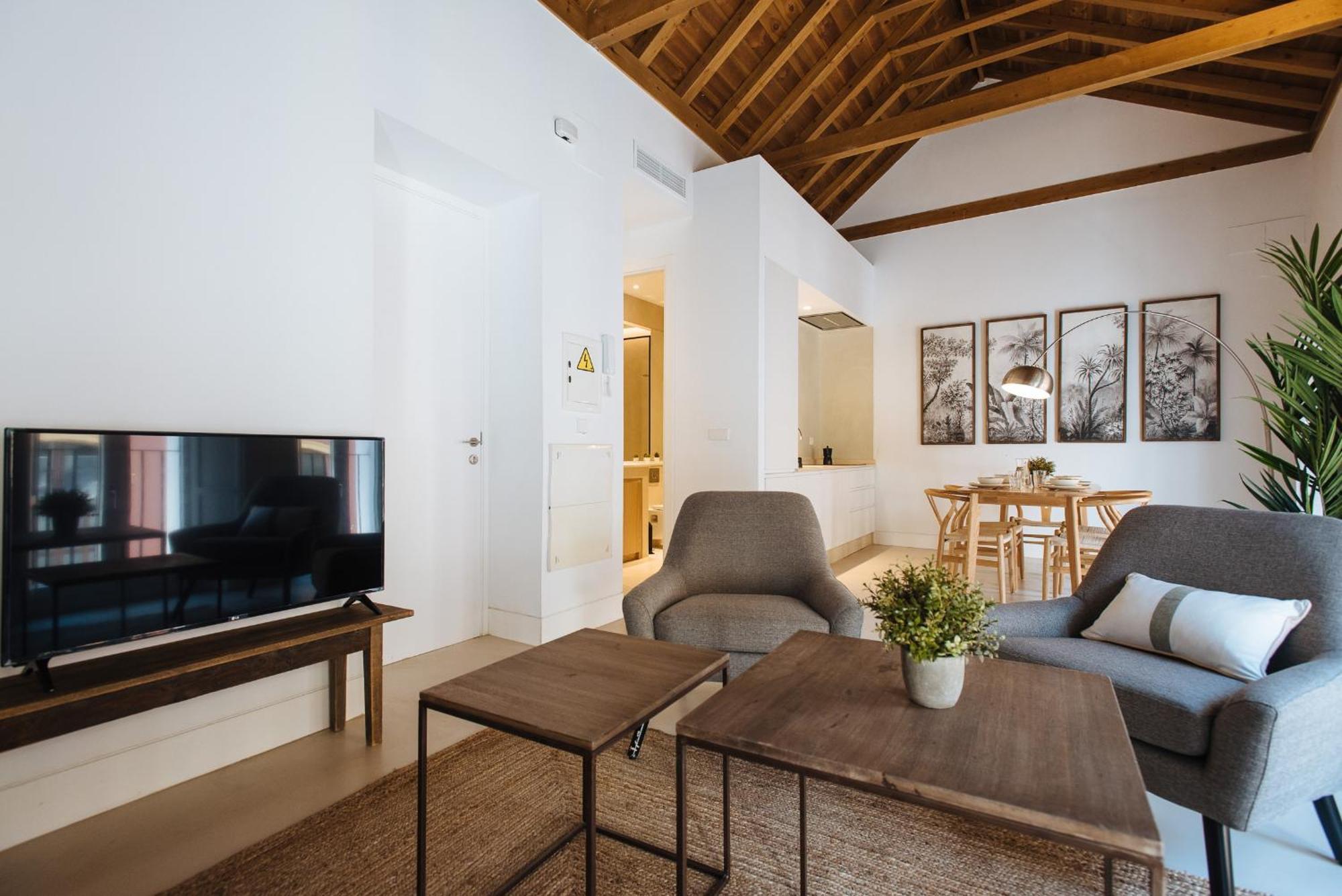 Eva Recommends Castellar Pool&terrace *